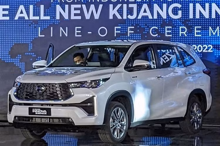 Can canh Toyota Innova 2023 tu 662 trieu dong, cho ngay ve Viet Nam