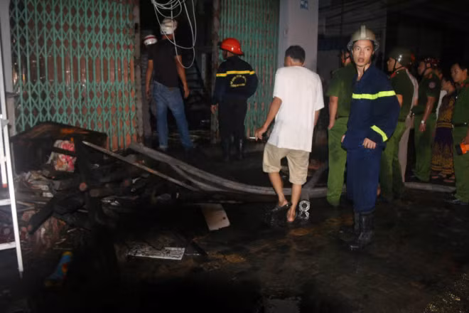 Chay nha vang chu, ca khu pho hot hoang