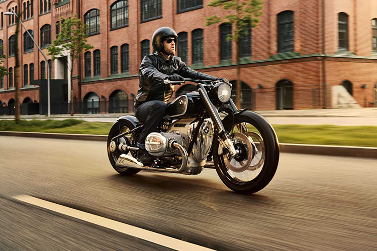 Hiện chưa rõ mức giá xe BMW R18 sau khi sản xuất thương mại, cũng như ngày được trình làng giới mộ điệu. Tuy nhiên theo nhiều người thì rất có thể nó sẽ là một phiên bản giới hạn với số lượng không nhiều.