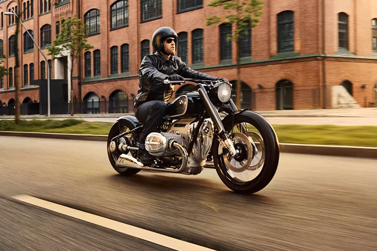 Hiện chưa rõ mức giá xe BMW R18 sau khi sản xuất thương mại, cũng như ngày được trình làng giới mộ điệu. Tuy nhiên theo nhiều người thì rất có thể nó sẽ là một phiên bản giới hạn với số lượng không nhiều.