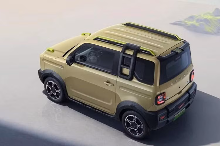 Panda Knight chạy điện cỡ nhỏ sở hữu kích thước chiều dài x rộng x cao lần lượt là 3.135 x 1.565 x 1.655 mm và chiều dài cơ sở là 2.015 mm. So với VinFast VF 3, mẫu xe này dài hơn 21 mm, ngắn hơn 108 mm và cao hơn 88 mm. Hàng ghế sau của xe có thể gập xuống, mang lại không gian chứa đồ lên tới 800 lít. 