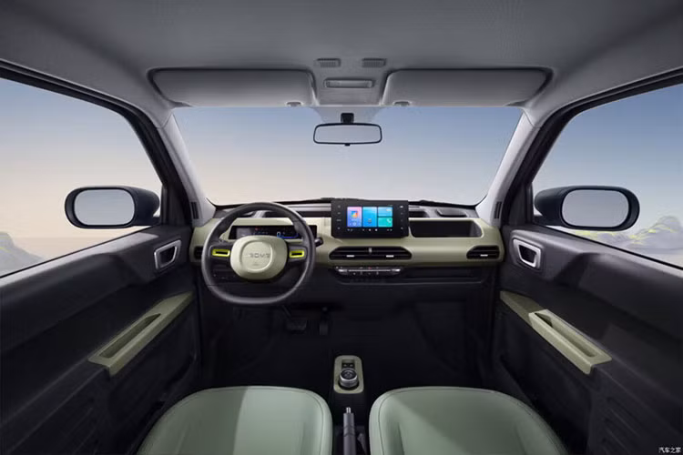 Nội thất của Panda Knight có 2 màu là xanh lá và trắng. Ngoài ra, xe còn được trang bị bảng đồng hồ màu 9.2 inch, màn hình điều khiển trung tâm 8 inch, có hỗ trợ kết với điện thoại thông minh và điều khiển từ xa thông qua ứng dụng.