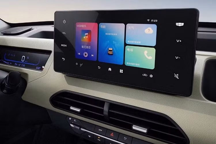 Panda Knight được trang bị túi khí bên hông người lái, hệ thống cảnh báo áp suất lốp, sử dụng hệ thống treo độc lập MacPherson phía trước, tay lái trợ lực điện tử EPS, hệ thống chống bó cứng phanh ABS, EBD điện tử, hệ thống hỗ trợ lên dốc và các công nghệ khác.