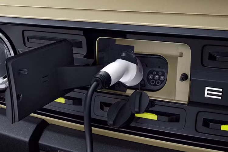 Geely Panda Knight hỗ trợ hai loại phương pháp bổ sung năng lượng: sạc nhanh DC 22 kW và sạc chậm 3.3 kW. Khi sử dụng các trạm sạc nhanh thương mại, thời gian sạc từ 30% đến 80% chỉ trong 30 phút. 