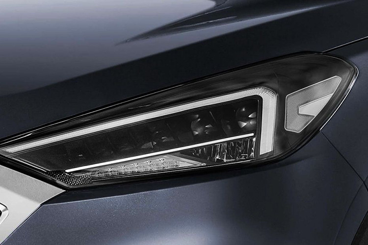 Các kỹ sư của hãng xe ôtô Hyundai hiện chưa xác nhận việc mẫu xe "halo car" sẽ sử dụng cơ sở gầm bệ nào. Tuy nhiên, một nguồn tin cho phóng viên của tạp chí Auto Express biết: "Chúng tôi sẽ không nóng vội khi phát triển mẫu xe này. Khi xuất hiện, mẫu xe này sẽ thổi bay mọi tiêu chuẩn trong phân khúc".