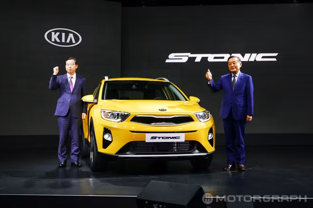 Xe oto Hyundai Kona "chay hang", vuoi mat Kia Stonic