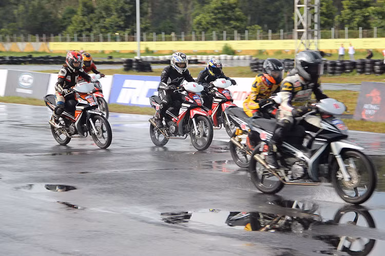 Xuất phát từ động lực mạnh mẽ đó, Honda Việt Nam đã bắt đầu tổ chức chuỗi các giải đua xe từ năm 2015 với mong muốn tạo cơ hội cũng như sân chơi cho những người đam mê tốc độ, bên cạnh đó nhằm phát triển bộ môn thể thao mới này đến những người đam mê xe máy thể thao.