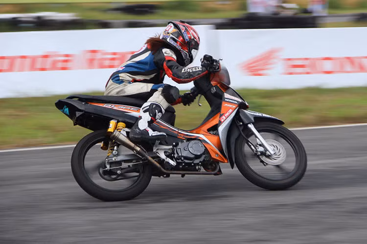 Sau thành công ở Bà Rịa – Vũng Tàu, Honda Việt Nam tiếp tục mang giải đua đến với các khán giả Bình Dương vào ngày 30/7/2017 vừa qua. Tại giải lần này, 12 vận động viên sẽ thi đấu ở hạng mục xe MSX 125cc, 16 vận động viên thuộc hạng mục xe máy Winner 150cc cùng 12 tay đua tại hạng mục xe Blade 110cc tại Trường đua 2K, Bình Dương.