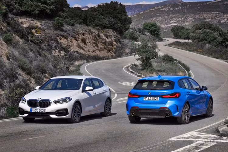 Dự kiến, BMW 1 Series hoàn toàn mới sẽ được bán ra tại châu Âu vào tháng 9 năm nay. Giá bán vẫn chưa được công bố. Sau khi được bán ra, BMW 1 Series sẽ cạnh tranh trực tiếp với các đối thủ đồng hương như: Audi A3, Mercedes-Benz A-Class.