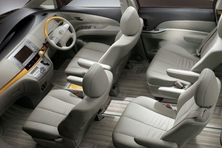 Về thiết kế, Toyota Previa mới dự kiến sẽ giữ lại phong cách tròn trịa đặc trưng của dòng xe này trong các thế hệ trước. Mẫu xe mới sẽ có ít nhất hai tùy chọn động cơ, bao gồm động cơ hybrid và hybrid sạc điện. 