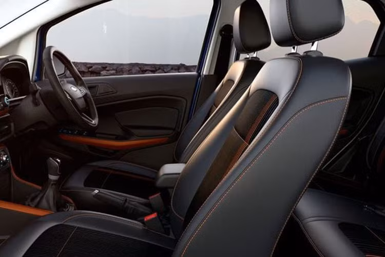 Về truyền động, Ford EcoSport Thunder Edition được cung cấp động cơ xăng TiVCT 1.5L 3 xi-lanh 121 mã lực, cho mức tiêu thụ nhiên liệu 17 km/l, hoặc máy dầu diesel 1.5L TDCi mạnh 98 mã lực với mức tiêu thụ nhiên liệu 23 km/l. Hộp số sàn 5 cấp là tiêu chuẩn.