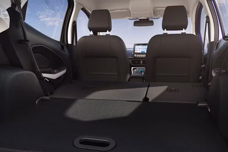 Giá xe Ford EcoSport 2019 bán khởi điểm chỉ từ INR 769.000 (tương đương khoảng 259 triệu đồng), lần cập nhật này có thêm phiên bản Ford EcoSport Thunder Edition giá tương đương khoảng 342,7 triệu đồng.