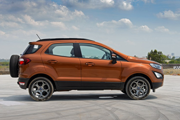 Cụ thể, hãng xe Mỹ vừa ra mắt phiên bản Ford EcoSport Thunder Edition, đồng thời tăng tính nội địa hóa cho EcoSport ở Ấn Độ để giảm bớt giá thành. Về ngoại hình, phiên bản nâng cấp mới của mẫu crossover cỡ nhỏ này không khác biệt nhiều so với trước đó, kích thước cũng như ngoại hình đều được giữ nguyên.