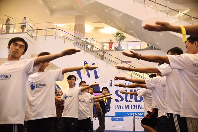 Tuy nhiên sau gần kết thúc 24 tiếng mà vẫn còn rất nhiều thí sinh trụ lại. Ban tổ chức phải tiến hành tổ chức thêm các game nhỏ để thử thách như đứng trên một chân, giơ cao một vật bằng tay còn lại...