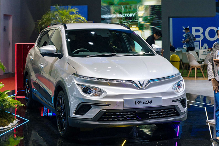 VinFast VF e34 mo ban tai Indonesia chi tu 492 trieu dong