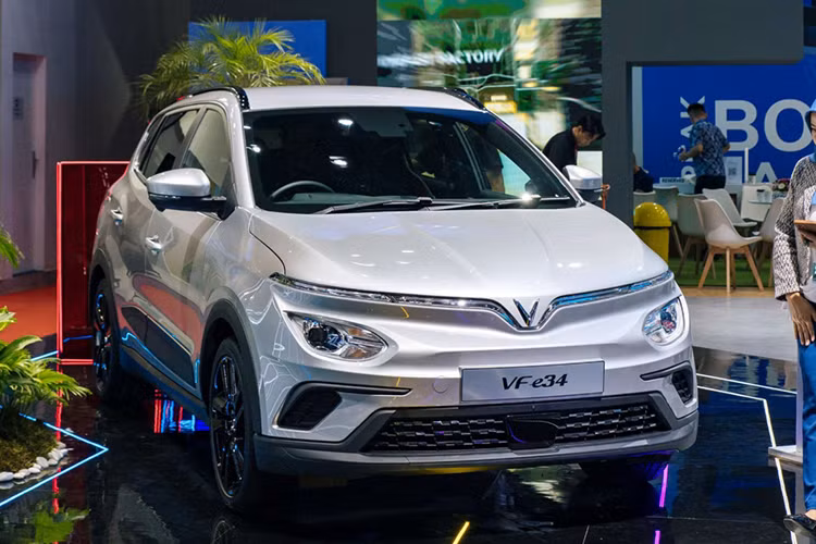 VinFast VF e34 mo ban tai Indonesia chi tu 492 trieu dong