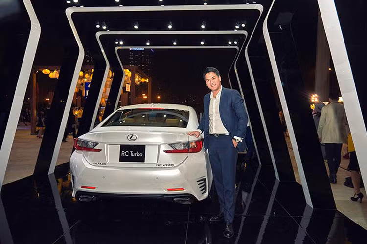 RC Turbo sở hữu động cơ 4 xi-lanh thẳng hàng, 2.0L, tăng áp, công suất 241 mã lực, mô-men xoắn cực đại 350 Nm trong dải tua máy từ 1.650 đến 4.400 vòng/phút. Giá bán tại Mỹ của mẫu xe này là từ khoảng 40.155 USD (gần 1tỷ đồng). Tại thị trường Việt Nam mẫu xe này chưa được công bố, nhưng theo dự đoán nó sẽ có mức giá gần 3 tỷ đồng.