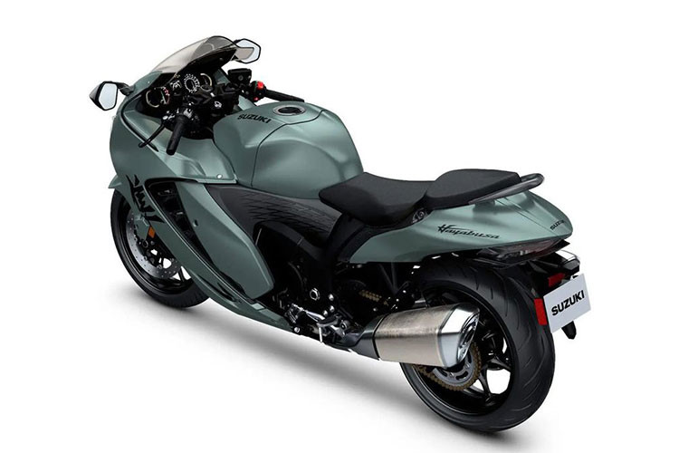 Hệ thống phanh trước sử dụng phanh đĩa kép với kẹp phanh Brembo Stylema 4 piston, trong khi phanh sau là phanh đĩa đơn với kẹp phanh Nissin 1 piston. Kích thước bánh xe và lốp lần lượt là 120/70 ZR17 M/C và 190/50 ZR17 M/C. 