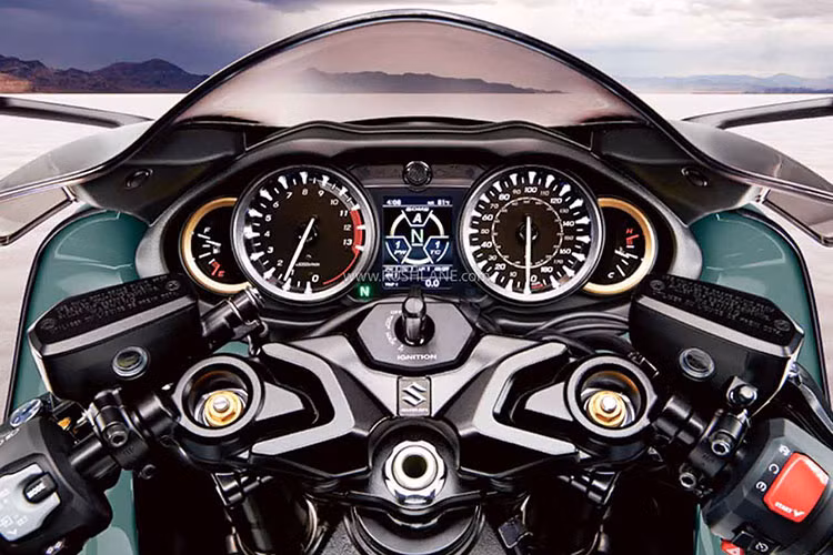 Về hệ thống treo, xe được trang bị bộ giảm xóc hành trình ngược KYB có thể điều chỉnh hoàn toàn ở phía trước, trong khi phía sau là bộ giảm xóc đơn có khả năng điều chỉnh tải trước.