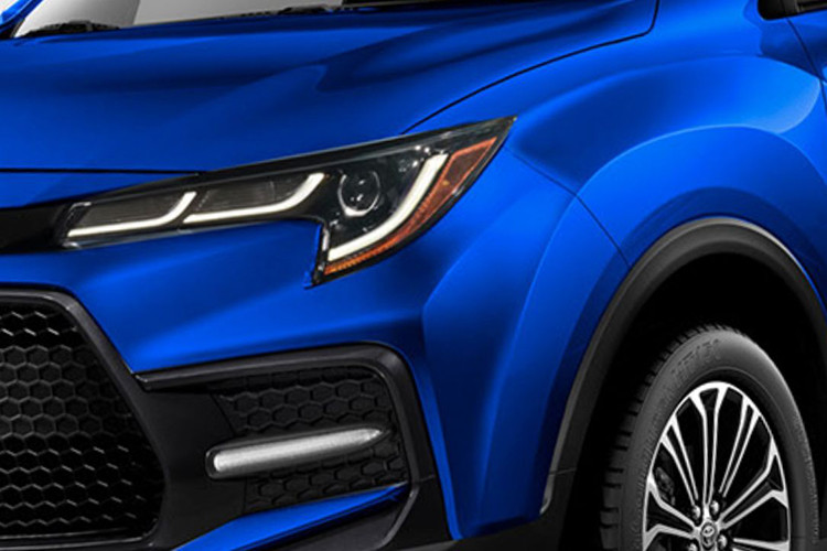 Tin đồn cho biết, Toyota Corolla Cross 2020 sẽ dùng cơ sở gầm bệ TNGA-C, chung với Corolla và C-HR. Được định vị giữa C-HR và RAV4, mẫu SUV mới của Toyota sở hữu chiều dài 4.460 mm, rộng 1.825 mm, cao 1.620 mm và chiều dài cơ sở 2.640 mm. So với C-HR, Toyota Corolla Cross 2020 dài hơn 100 mm, rộng hơn 30 mm và cao hơn 55 mm trong khi chiều dài cơ sở giống hệt.