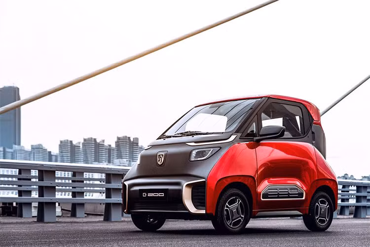 Mặc dù mức giá bán xe Baojun E200 vẫn chưa được thông báo, nhưng dự đoán là nó sẽ có giá khoảng 70.000 nhân dân tệ (tương đương gần 240 triệu đồng) sau các khoản trợ cấp. Một cái giá khá rẻ cho những khách hàng ưa sự nhỏ gọn và dễ dàng di chuyển trong đô thị hiện nay.