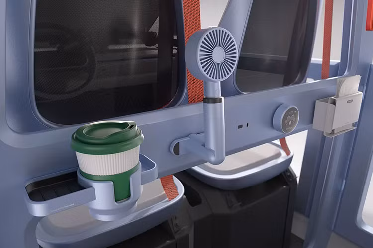 Hyundai E4W chạyn điện sẽ được trang bị vô lăng giống ôtô thay vì ghi đông như trên mẫu 3 bánh. Ngoài ra, nó còn được trang bị nhiêù vật dụng cần thiết khác...