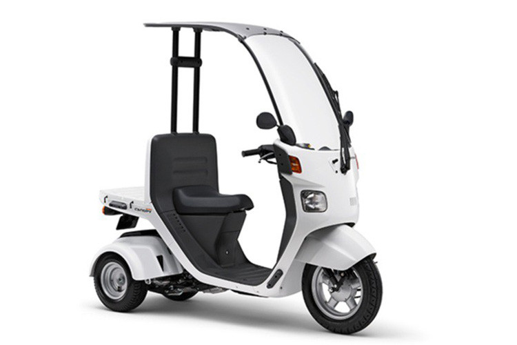 Với Honda Gyro Canopy, đây là một phương tiện chuyên dụng, chủ yếu phục vụ trong các ngành công nghiệp và dịch vụ thương mại. Mặc dù chúng ta ít khi thấy mẫu xe này xuất hiện trên các con phố công cộng, nhưng xe vẫn có thể đăng ký để sử dụng hợp pháp.