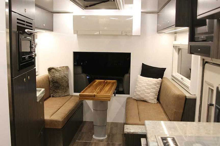 GXV cho thấy sự chủ động trong việc chế tạo nên Patagonia. Bởi lẽ, hãng này cho phép khách hàng có thể lựa chọn từng thành phần cho chiếc xe, không chỉ khung gầm mà cả các trang bị đi kèm. Ví dụ như trong khoang sinh hoạt phía sau, người mua có thể lựa chọn cả một chiếc giường cỡ lớn hay một khu vực tắm riêng. Thậm chí, GXV còn cho phép khách hàng lắp thêm một giá để hàng đủ lớn ở phía sau để mang theo một chiếc xe vượt địa hình ATV.