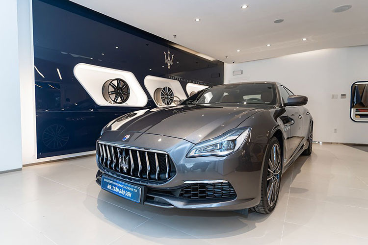 Bên cạnh đó, xe sở hữu hệ thống thiết lập chế độ vận hành tối ưu hiệu suất (I.C.E) giúp giảm mức tiêu hao nhiên liệu và tối đa hóa khả năng vận hành của xe. Hệ thống kiểm soát hành trình chủ động với chức năng tắt/khởi động động cơ thông minh, cảnh báo va chạm phía trước (với phanh khẩn cấp tự động), cảnh báo chệch làn đường, hỗ trợ cảnh báo điểm mù...