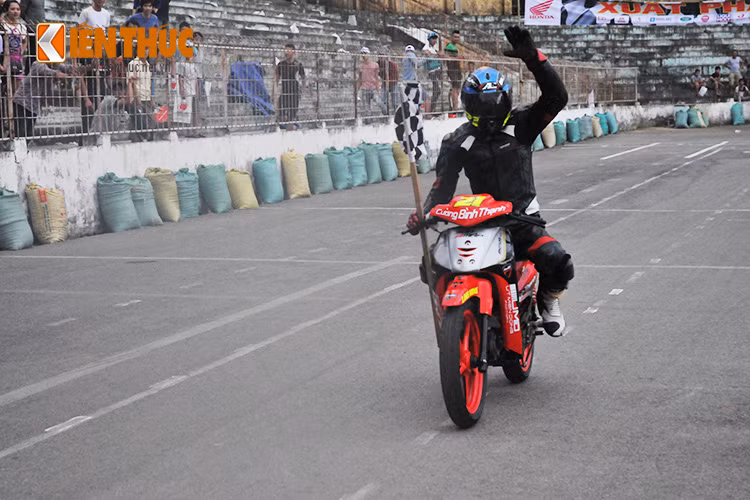 Tay đua số 21 đã giành chức vô địch ở phân khúc xe Wave độ, tay đua này đã có màn bứt tốc cực kỳ ngoạn mục tại mùa giải năm nay.