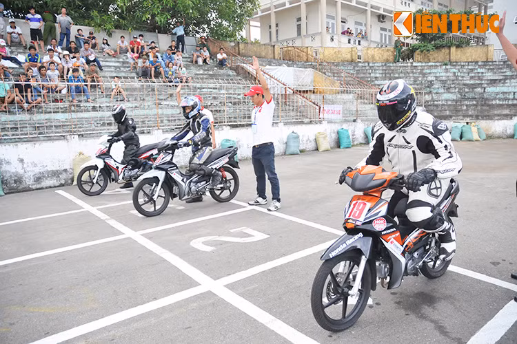 24 vận động viên chuyên nghiệp thuộc hệ MSX và Blade cùng 20 vận động viên bán chuyên nghiệp thuộc hệ Wave đã có mặt tại Sân vận động Quân khu 5, Đà Nẵng để trình diễn những màn đua xe đầy gay cấn. 