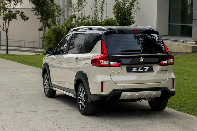 Điểm mạnh của mẫu xe MPV Suzuki XL7 Hybrid 2024 mới tại Việt Nam chính là mức tiêu thụ nhiên liệu thấp nhất đạt 5,36 lít/100 km, cùng với chính sách bảo hành pin 8 năm hoặc 160.000 km.