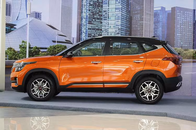 Kia Seltos tại Việt Nam có đến 8 phiên bản cho người tiêu dùng lựa chọn cùng giá bán tương đối hấp dẫn, dao động từ 599 - 724 triệu đồng. Bên cạnh đó là 3 tùy chọn động cơ xăng với dung tích 1.4L và 1.6L.