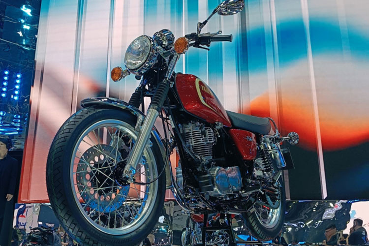 Công suất cực đại của xe là 23,2 mã lực tại 6.500 vòng/phút và mô-men xoắn 27,4 Nm tại 3.000 vòng/phút, hệ thống hộp số 5 cấp và hệ thống khởi động bằng cần đạp như những chiếc xe cũ.