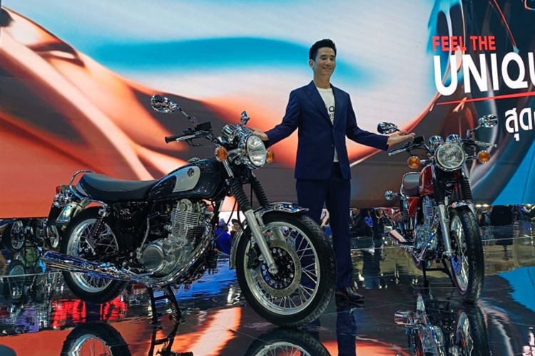 Tiếp nối huyền thoại về những chiếc xe cổ điển, hãng xe máy đình đám Nhật Bản Yamaha vừa trình làng một mẫu xe đặc biệt mang tên Yamaha SR400 Final Edition 2025 mới.