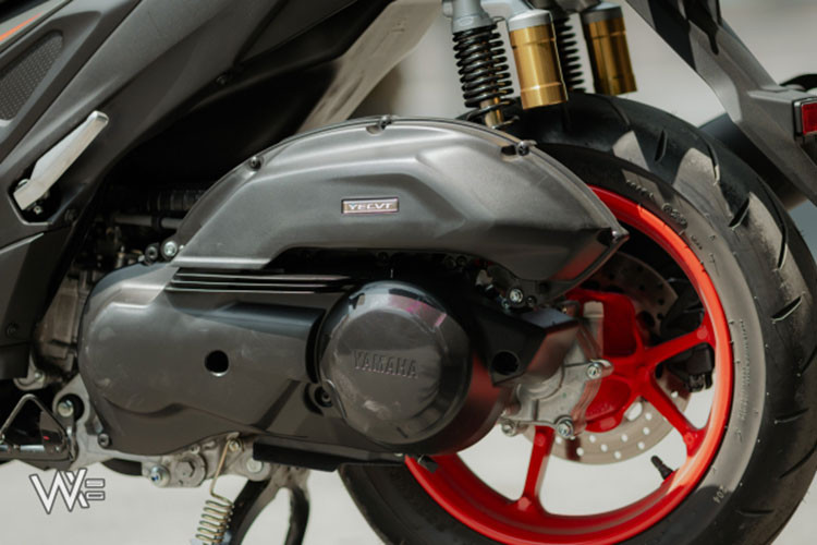 Cung cấp sức mạnh cho Yamaha NVX 2025 là động cơ Blue Core VVA, SOHC 4 thì, dung tích 155cc, làm mát bằng dung dịch. Động cơ này cho công suất cực đại 15,15 mã lực tại 8.000 vòng/phút và mô-men xoắn tối đa 14,2 Nm tại 6.500 vòng/phút.