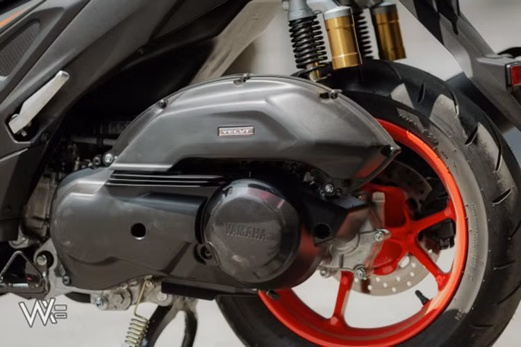 Cung cấp sức mạnh cho Yamaha NVX 2025 là động cơ Blue Core VVA, SOHC 4 thì, dung tích 155cc, làm mát bằng dung dịch. Động cơ này cho công suất cực đại 15,15 mã lực tại 8.000 vòng/phút và mô-men xoắn tối đa 14,2 Nm tại 6.500 vòng/phút.