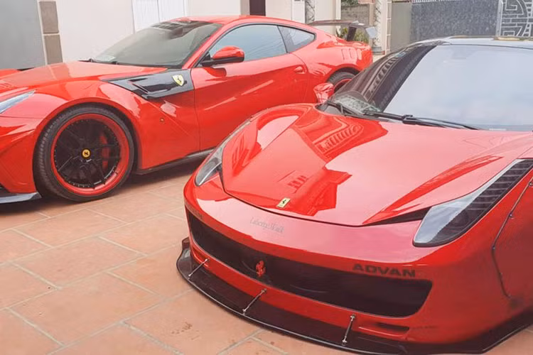 Kể từ khi cả hai chiếc siêu xe Ferrari này về tay chủ nhân mới và ra biển số Hà Nội, thì đây là một trong những lần hiếm hoi cả hai chiếc xe được chủ nhân cho lăn bánh ra đường. Mức giá xe Ferrari 458 độ Liberty Walk cùng Ferrari F12berlinetta độ Duke Dynamics không được tiết lộ, tuy nhiên hiện trên thị trường xe cũ định giá khoảng vài chục tỷ đồng.