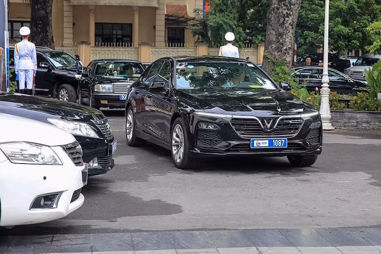 Trước khi dàn xe sedan VinFast Lux A 2.0 được đưa vào sử dụng Hội nghị cấp cao ASEAN lần thứ 36, vào năm 2018 Chính phủ cũng đã lựa chọn 55 chiếc Audi để phục vụ một hội nghị khác là Diễn đàn Kinh tế Thế giới về ASEAN (WEF ASEAN), được biết sau đó những chiếc xe này cũng đã được thương hiệu ôtô Đức bán lại với giá tốt cho người dùng.