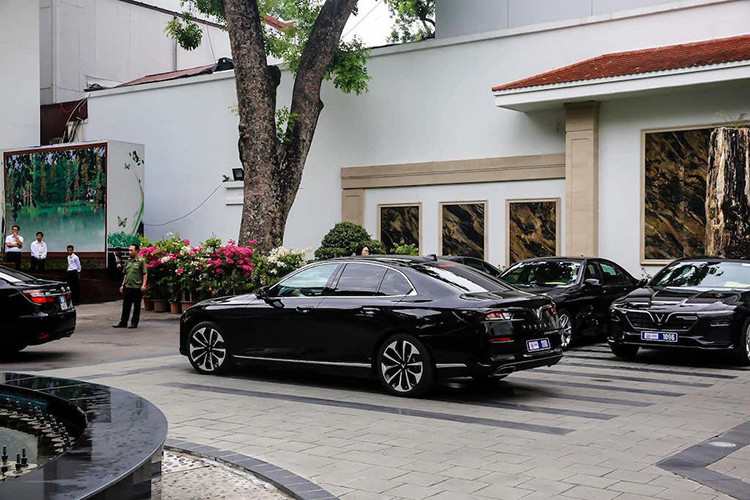 Theo thỏa thuận, hãng xe Việt sẽ lần lượt bàn giao 393 xe ôtô Vinfast mới từ nay đến tháng 9/2020 cho Tiểu ban Vật chất – Hậu cần – Ủy ban Quốc gia ASEAN 2020 sử dụng để đưa đón đại biểu trong suốt thời gian đến Việt Nam tham dự Hội nghị.