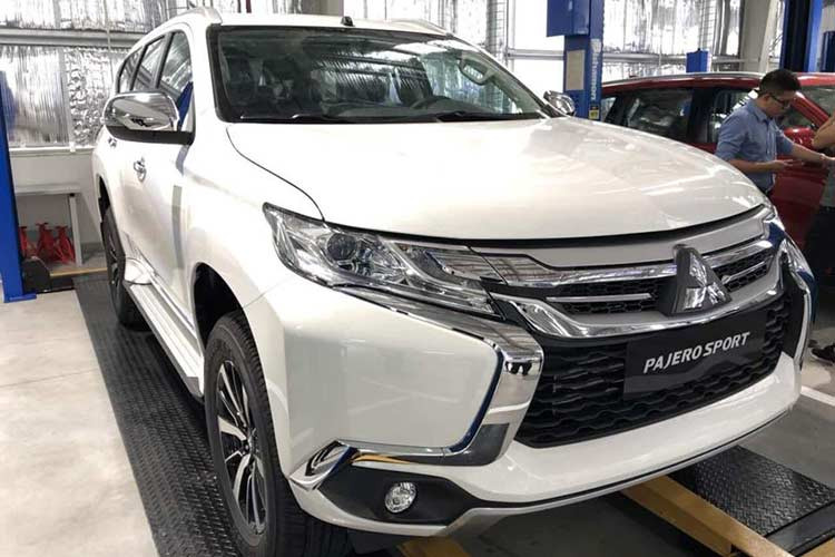 Được biết, khối động cơ mới Mitsubishi Pajero Sport 2019 sẽ là loại dầu diesell MIVEC, dung tích 2,4 lít, sản sinh công suất 181 mã lực và 430Nm mô-men xoắn cực đại, ghép nối với hộp số tự động 8 cấp và hệ dẫn động cầu sau. Động cơ này được chia sẻ từ mẫu bán tải Mitsubishi Triton.