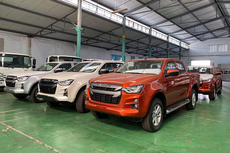 Isuzu D-max đã cải thiện doanh số trong bối cảnh dịch Covid diễn biến phức tạp với 36 xe giao đến tay khách hàng, tăng 6 xe so với kết quả kinh doanh tháng 4. Isuzu D-max là đại diện duy nhất trong phân khúc lọt Top 10 xe bán chậm tháng 5.