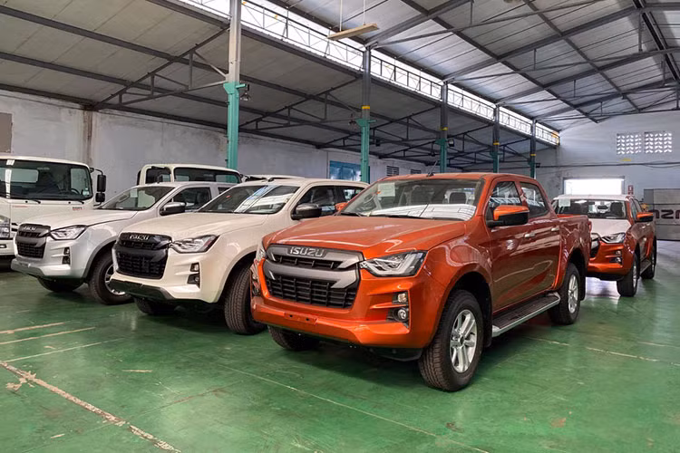 Isuzu D-max đã cải thiện doanh số trong bối cảnh dịch Covid diễn biến phức tạp với 36 xe giao đến tay khách hàng, tăng 6 xe so với kết quả kinh doanh tháng 4. Isuzu D-max là đại diện duy nhất trong phân khúc lọt Top 10 xe bán chậm tháng 5.