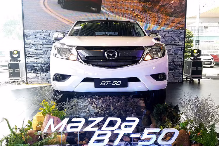 Mẫu xe bán tải Mazda BT-50 không chịu rời khỏi vị trí thứ tư trong phân khúc. Tháng 5, số xe Mazda BT-5 giao đến tay khách hàng đạt 103 xe, giảm khoảng 30,4% so với tháng 4 (148 xe) nhưng tăng 2 chiếc so với cùng kỳ năm ngoái.