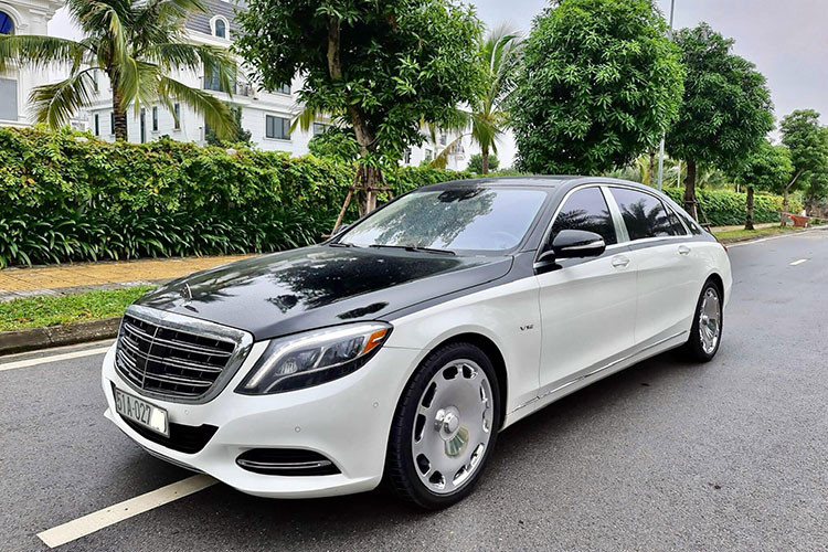 Ra mắt thị trường Việt Nam vào hồi đầu năm 2015, Mercedes Maybach S600 V12 siêu sang được định vị ở phân khúc cao cấp nhất của thương hiệu "ngôi sao 3 cánh". Chính vì vậy, đây không chỉ là phiên bản kéo dài trục cơ sở thông thường trên dòng S-Class, mà còn được trang bị nhiều công nghệ cũng như tiện nghi cao cấp nhất tại thời điểm đó.