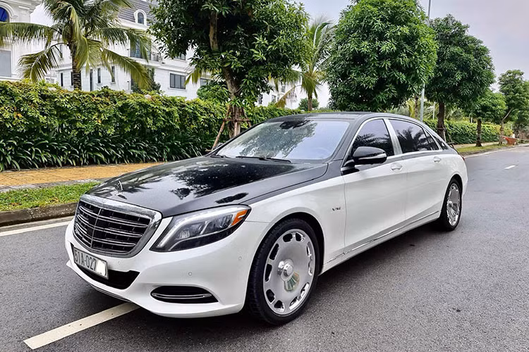 Ra mắt thị trường Việt Nam vào hồi đầu năm 2015, Mercedes Maybach S600 V12 siêu sang được định vị ở phân khúc cao cấp nhất của thương hiệu "ngôi sao 3 cánh". Chính vì vậy, đây không chỉ là phiên bản kéo dài trục cơ sở thông thường trên dòng S-Class, mà còn được trang bị nhiều công nghệ cũng như tiện nghi cao cấp nhất tại thời điểm đó.
