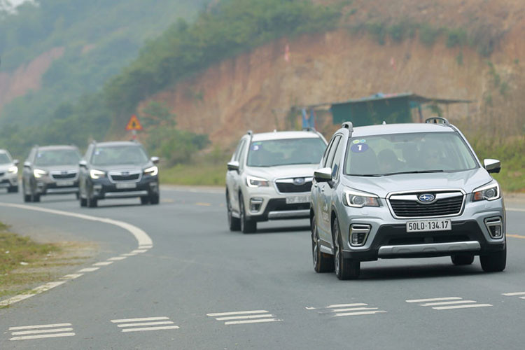 Subaru Forester giảm giá là một lựa chọn hấp dẫn khi đứng cạnh các đối thủ cùng phân khúc như Honda CR-V, Mazda CX-5, Hyundai Tucson... Thương hiệu Nhật Bản này vốn được đánh giá cao ở khả năng vận hành vfa được nhập khẩu từ Thái Lan, song doanh số cho thấy xe chưa thực sự chinh phục được phần đông khách hàng Việt.