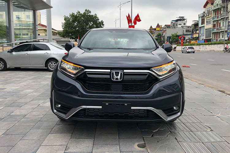 Nếu như trong năm 2020, Honda CR-V thế hệ mới phiên bản nâng cấp được hưởng trọn vẹn ưu đãi hỗ trợ 100% lệ phí trước bạ từ chính sách của Chính phủ, hãng và đại lý, thì bước sang năm 2021, dù không còn nhận được những ưu đãi lớn lên tới hàng trăm triệu đồng, nhưng CR-V vẫn nhận được mức ưu đãi cao nhất lên tới 75 triệu đồng