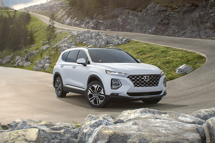 SantaFe có giá niêm yết 995 triệu đồng - 1,245 tỷ đồng, song một số đại lý đang rao bán mẫu xe này với mức ưu đãi từ 60 - 80 triệu đồng tiền mặt. Bên cạnh đó, TC Motor bắt đầu áp dụng chính sách bảo hành 5 năm (thay vì 3 năm như trước) cho khách hàng mua xe từ 1/3/2021.