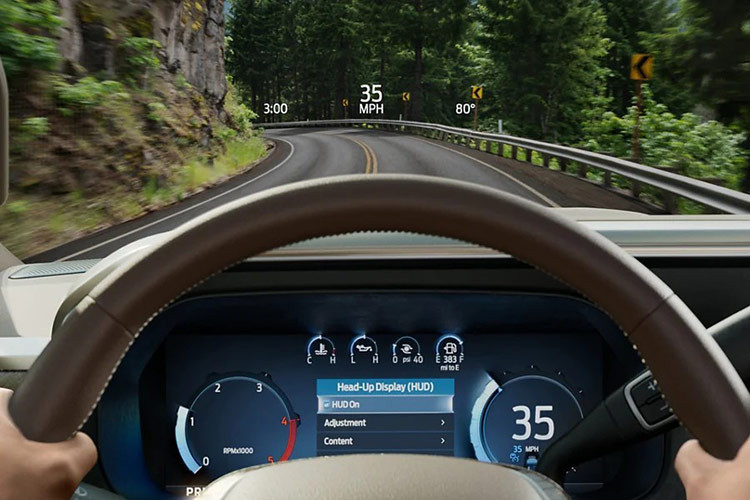 Về kích thước, Ford Ranger Super Duty có thể sẽ giữ nguyên khung sườn hiện tại để đảm bảo vị thế của mình trong phân khúc bán tải cỡ trung. Theo kích thước của Ranger Wildtrak, xe có chiều x rộng x cao lần lượt là 5.370 x 1.918 x 1.886 (mm) và trục cơ sở dài 3.270 mm.